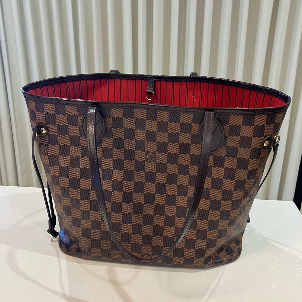 Louis Vuitton Neverfull Tote